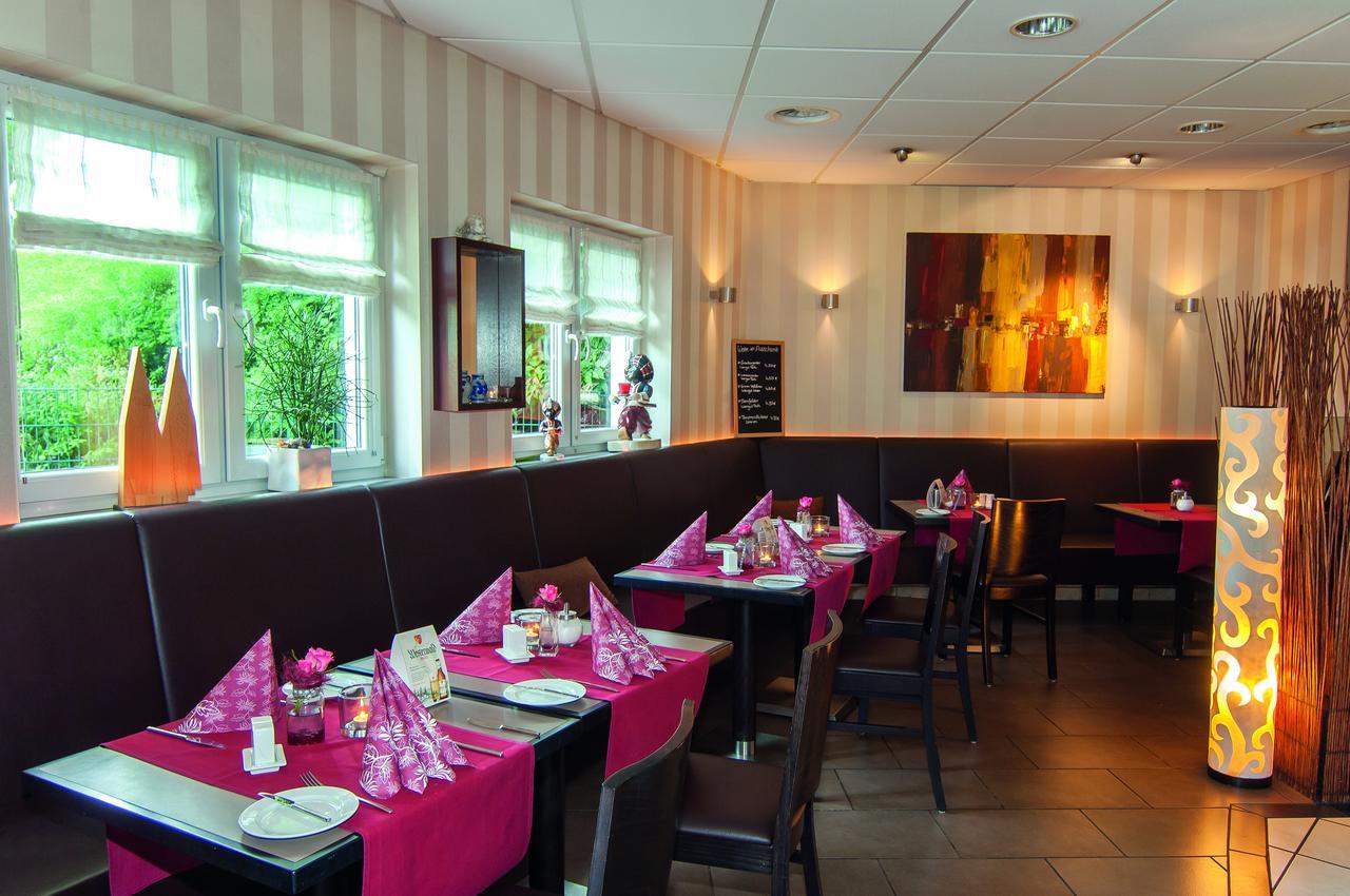 Hotel & Restaurant 4 Winden Windhagen Exteriör bild
